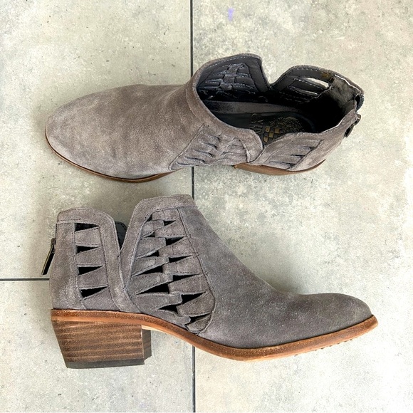 Vince Camuto Peera Gray Suede Cut Out Bootie 6.5M - Picture 2 of 11